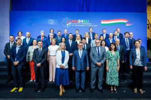 Παρέμβαση της Αλεξάνδρας Σδούκου για τις υψηλές τιμές ενέργειας στο Άτυπο Συμβούλιο Υπουργών Ενέργειας στη Βουδαπέστη