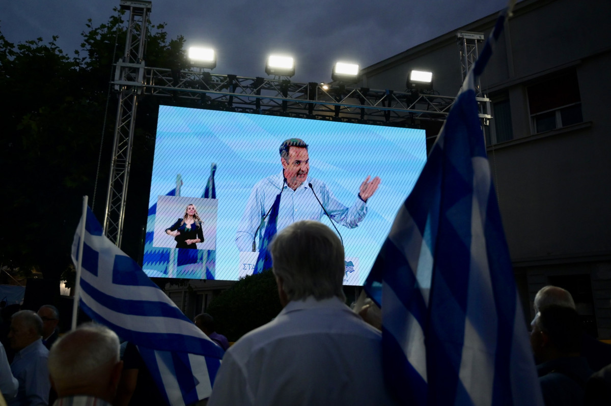 Γιάννης Τριήρης: Εδώ η Ελλάδα καίγεται …