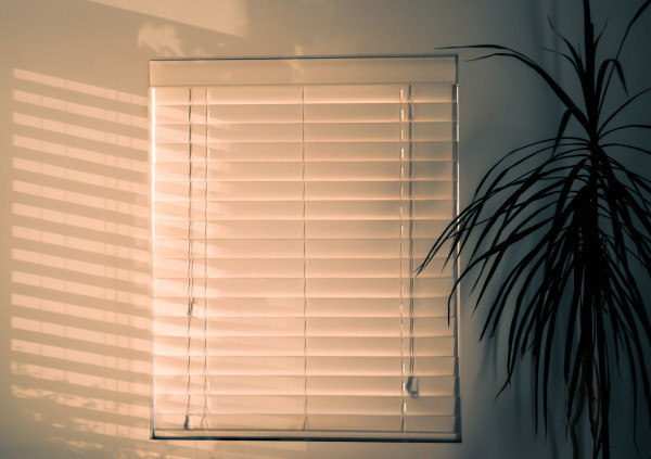 Το απλό κόλπο που κρατάει το σπίτι έως και 10 βαθμούς πιο δροσερό το καλοκαίρι