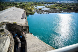 Πέσαν οι υπογραφές για την εγκατάσταση επεξεργασίας νερού στο φράγμα ποταμών Αμαρίου Κρήτης