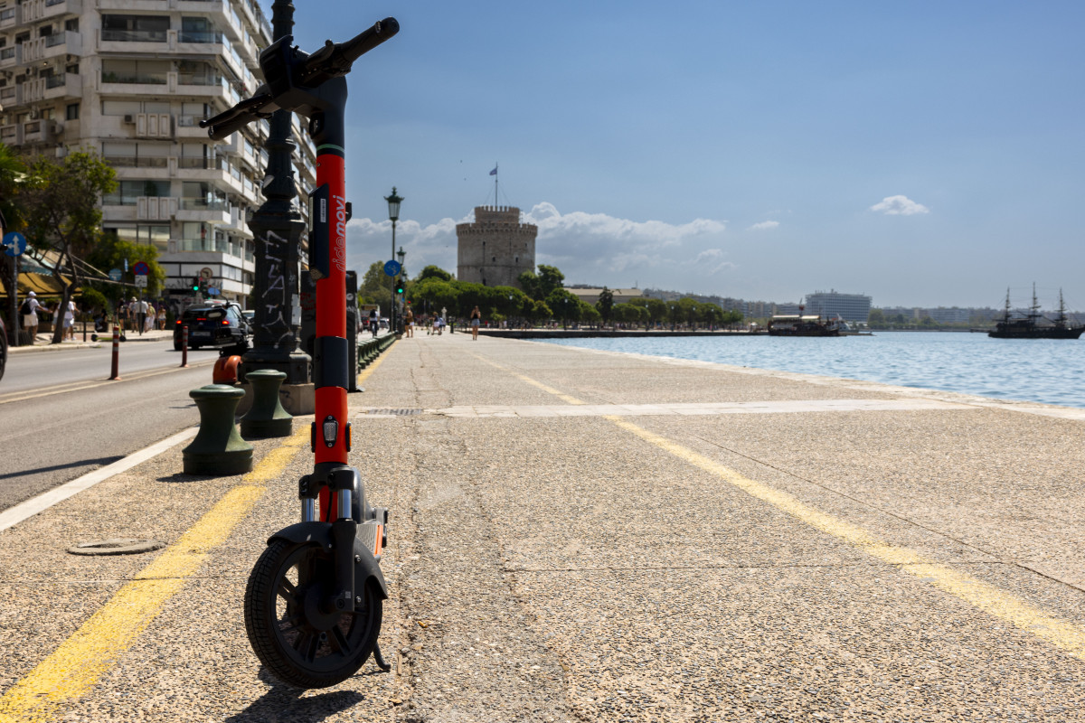 Θεσσαλονίκη: Έκλεψαν 291 ηλεκτρικά πατίνια με τις μπαταρίες τους από αποθήκη στον Λαγκαδά