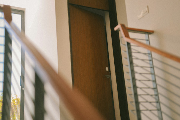 Πρέπει να κλείνουμε τις πόρτες στα δωμάτια που δεν χρησιμοποιούμε; Η απάντηση θα σας εκπλήξει