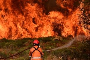 Ποινική δίωξη σε αντιδήμαρχο για την πυρκαγιά στην Κόρινθο