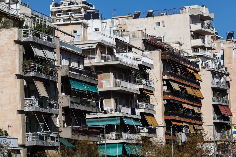 Ένα στα είκοσι νοικοκυριά διεκδικεί ένταξη στα προγράμματα «Εξοικονομώ» και «Αλλάζω θερμοσίφωνα»