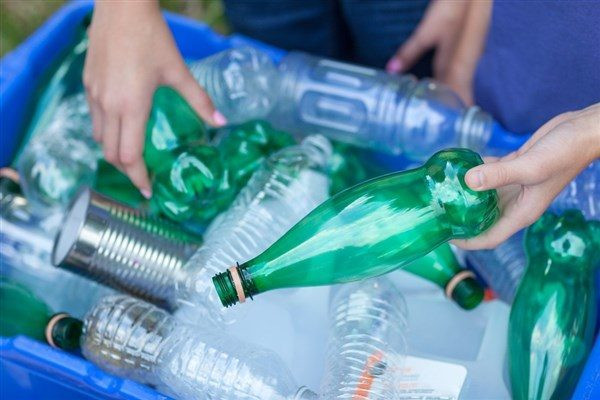 «ReturnthePlastics»: Η ευρωπαϊκή πρωτοβουλία για την ανακύκλωση πλαστικών φιαλών