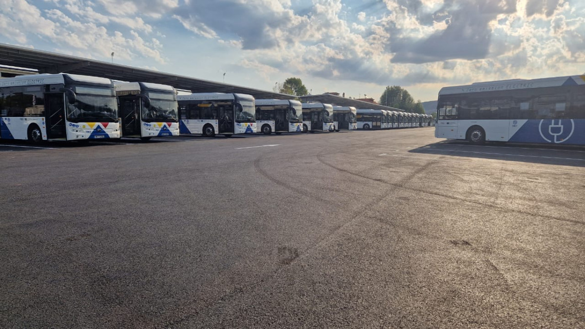 Σε δημόσια διαβούλευση η διαγωνιστική διαδικασία για την προμήθεια 700 νέων ηλεκτρικών λεωφορείων και τρόλεϊ σε Αθήνα και Θεσσαλονίκη