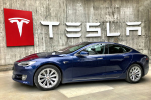 H Tesla μείωσε Σχεδόν στο Μισό το Μηνιαίο Μίσθωμα των Μοντέλων της στο Ην. Βασίλειο