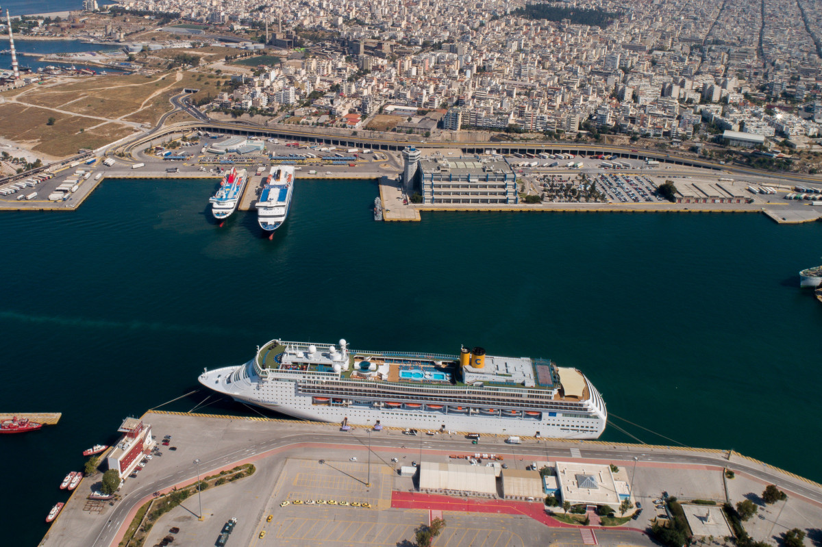 Σημείο αναφοράς το εμπορικό λιμάνι του Πειραιά στον πόλεμο των δασμών