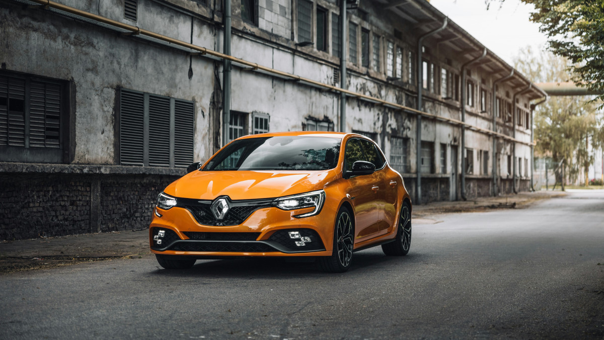 Η Renault μείωσε τον χρόνο παραγωγής των EV
